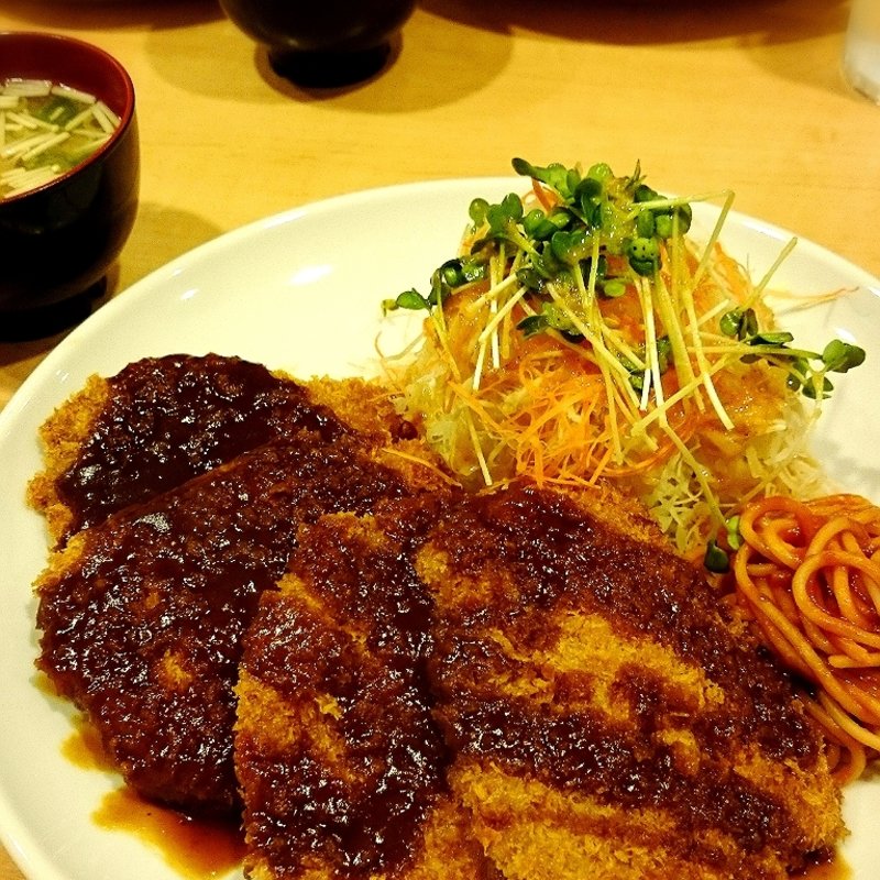 ポークヘレカツ定食(くま食堂)