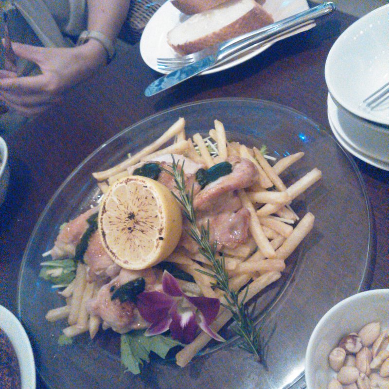 レモンハーブチキングリル トリュフ風味のフライドポテト添え(First Marine ～Glassy～)