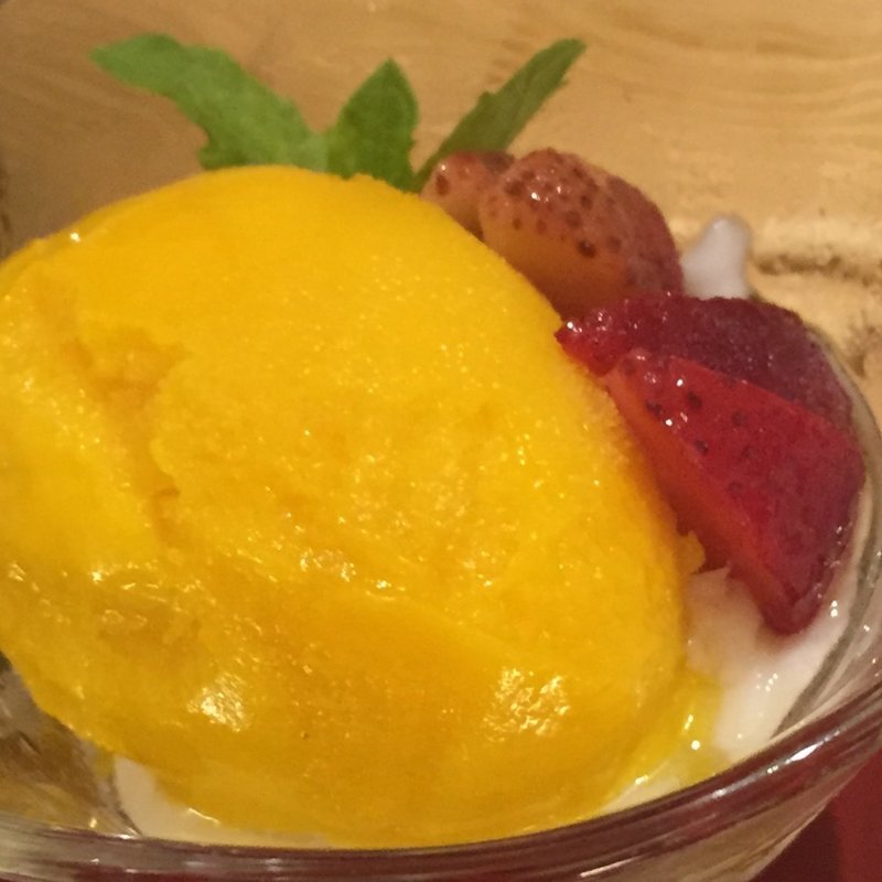 ラッシーの蜂蜜プリンとマンゴーシャーベット(江戸三座)