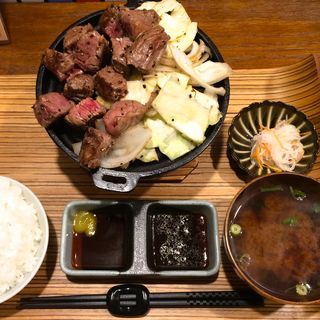 サイコロステーキ定食(佰食屋 すき焼き専科)