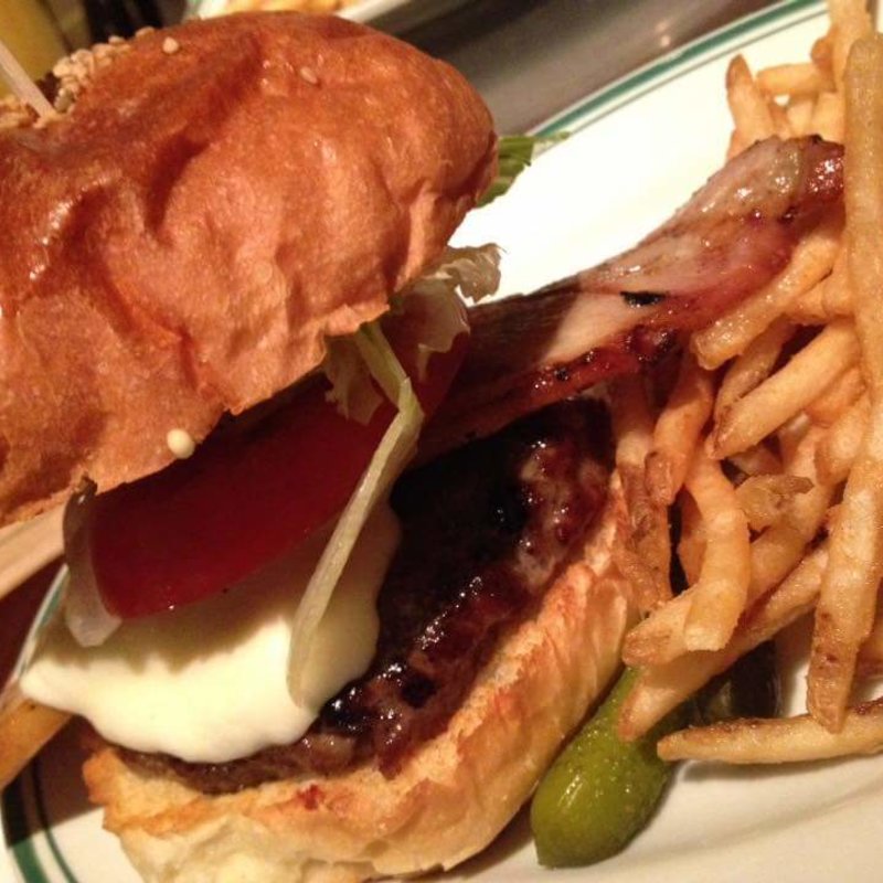 グリルベーコン ＆ モッツァレラ バーガー(ブルックリンパーラー新宿)