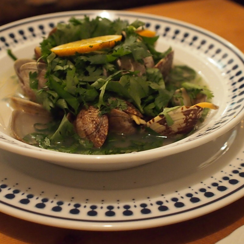 あさりのシェリー酒蒸しパクチー盛り(jicca)