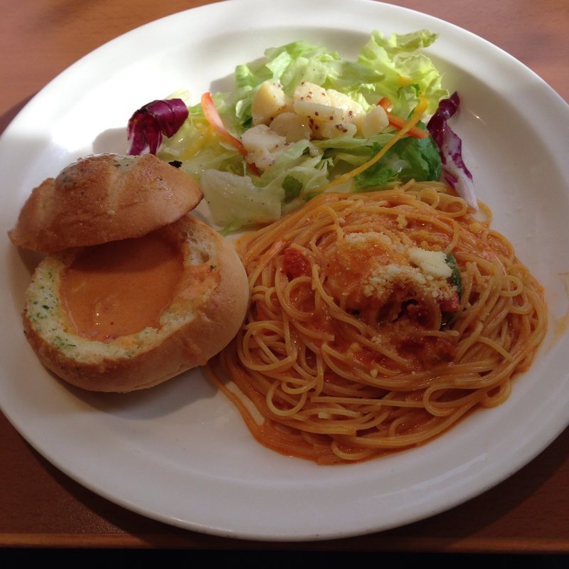 たらば蟹のパスタとパンシチューセット(オリーブハウス)