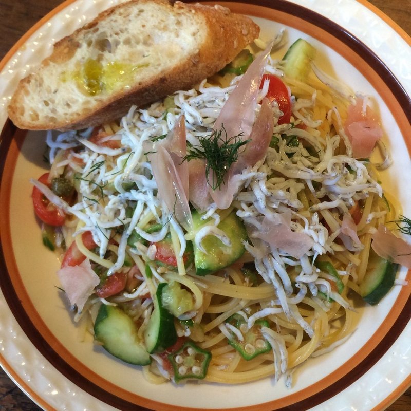 ランチメニューB（シラスとキュウリのトマトオイルパスタ）(Cafe Bibliotic Hello! （カフェ ビブリオティック ハロー！）)