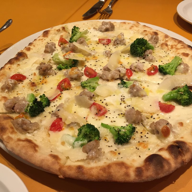 ピッツァ サルシッチャとブロッコリー(ピッツェリアマッテオ銀座店)