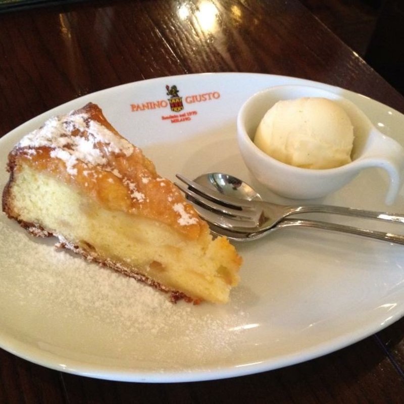 自家製りんごのケーキ(パニーノジュスト 丸の内店)