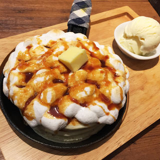 焼きマシュマロと焦がし塩キャラメルのパンケーキ(mog 難波店)