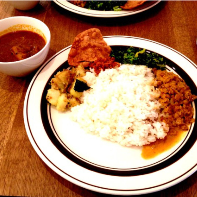 チキンカレー(カラピンチャ （Karapincha）)