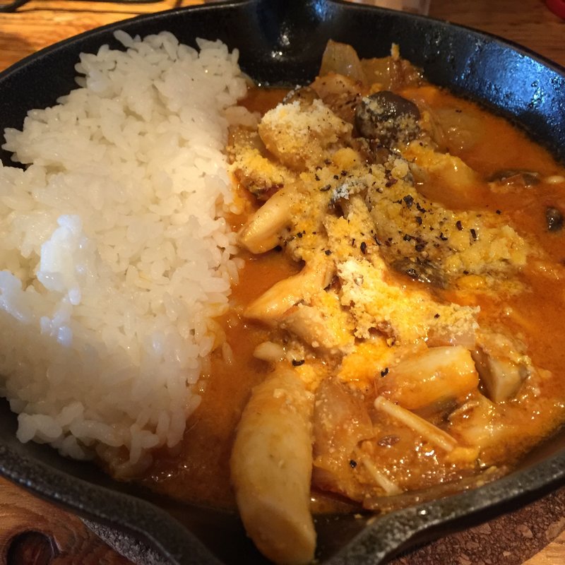 3種きのこのチキンカレー(キャンプエクスプレス エミオ所沢店)
