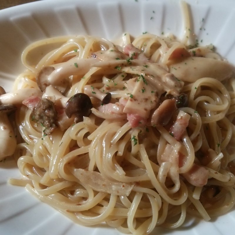 きのことパンチェッタのポルチーニクリームソース(パスタ アルデンティーノ)