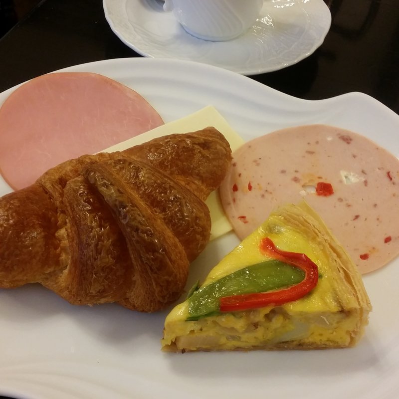 季節の野菜キッシュとクロワッサンセット(五感 北浜本館 （GOKAN ゴカン）)