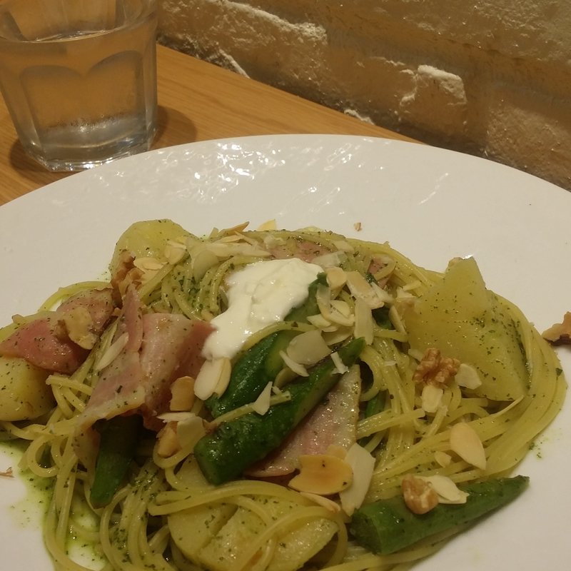 ベーコンとアスパラ、北海道ポテトのジェノベーゼ　パスタ(MARFA CAFE (マーファカフェ)　ルクア大阪店)
