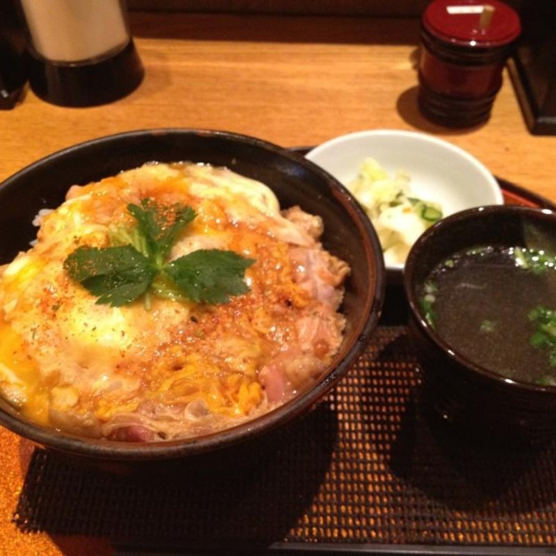 炭焼きもも肉親子丼(新橋 鶏繁 どんぶり子)