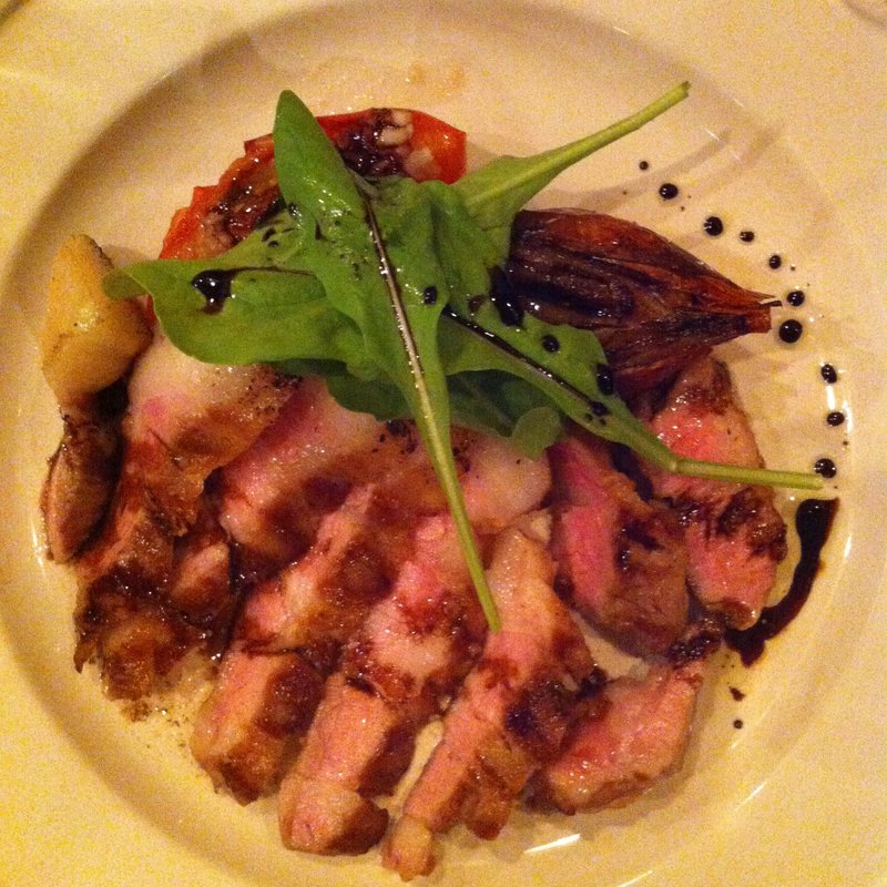 和牛モモ肉のロースト(ラ・ポム・ド・パン)