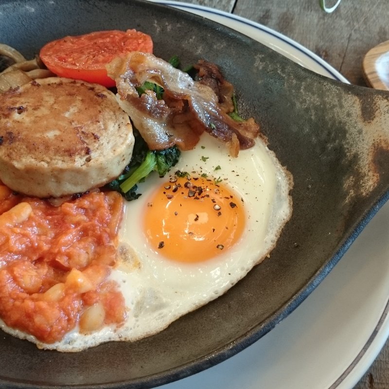 フライパンにのったイングリッシュブレックファスト(SUKE6 DINER)