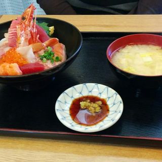 海鮮丼(食事処さか本)