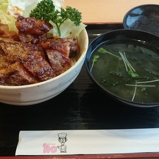 ステーキ丼（130g）(いとう)