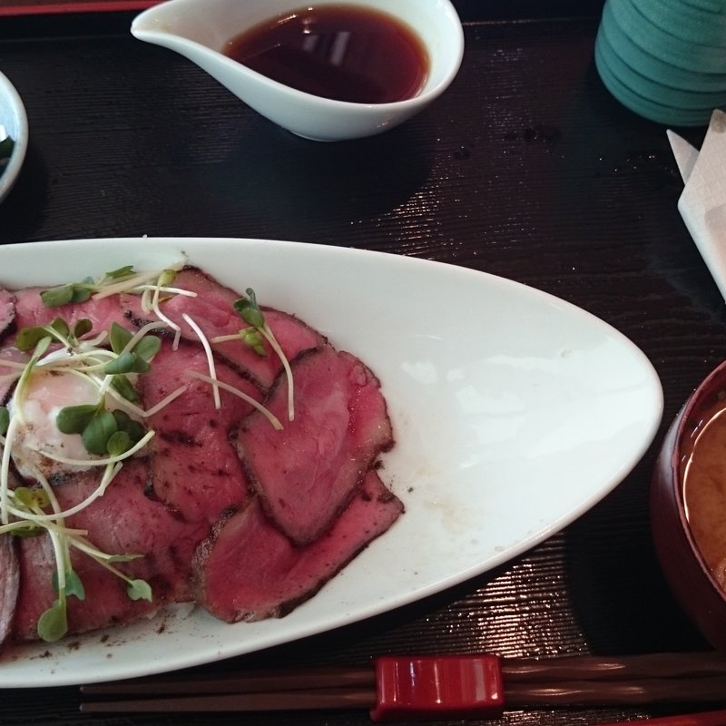 牛炙り卵丼(和牛レストラン　やぶ牧場)