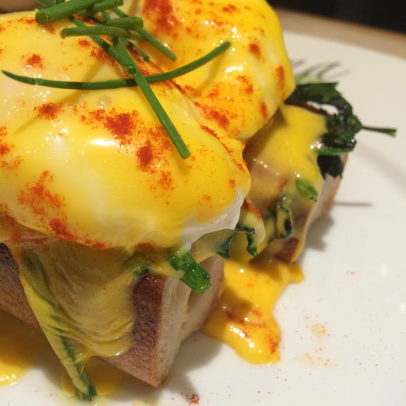 カニとサーモンのエッグベネディクト(モエナ カフェ （Moena CAFE）)