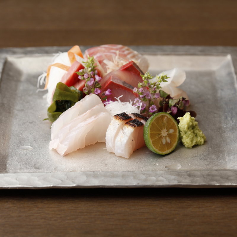 鮮魚のお造り(麻布春秋 （あざぶしゅんじゅう）)