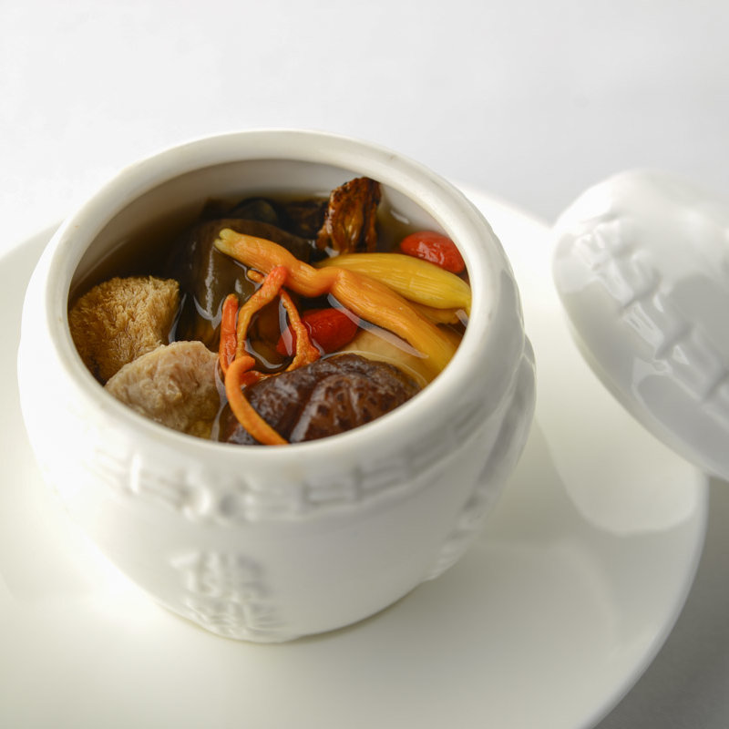 シイタケと高麗の土瓶蒸し(カントニーズ 燕)