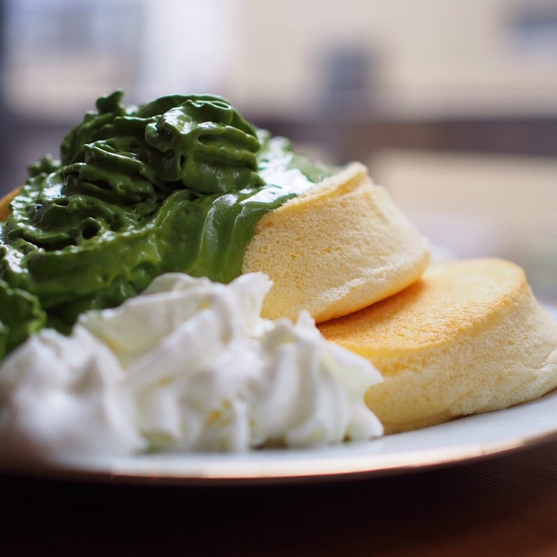 こだわり卵のスフレパンケーキ〜リッチ抹茶クリームエスプーマ〜(かき氷研究所)