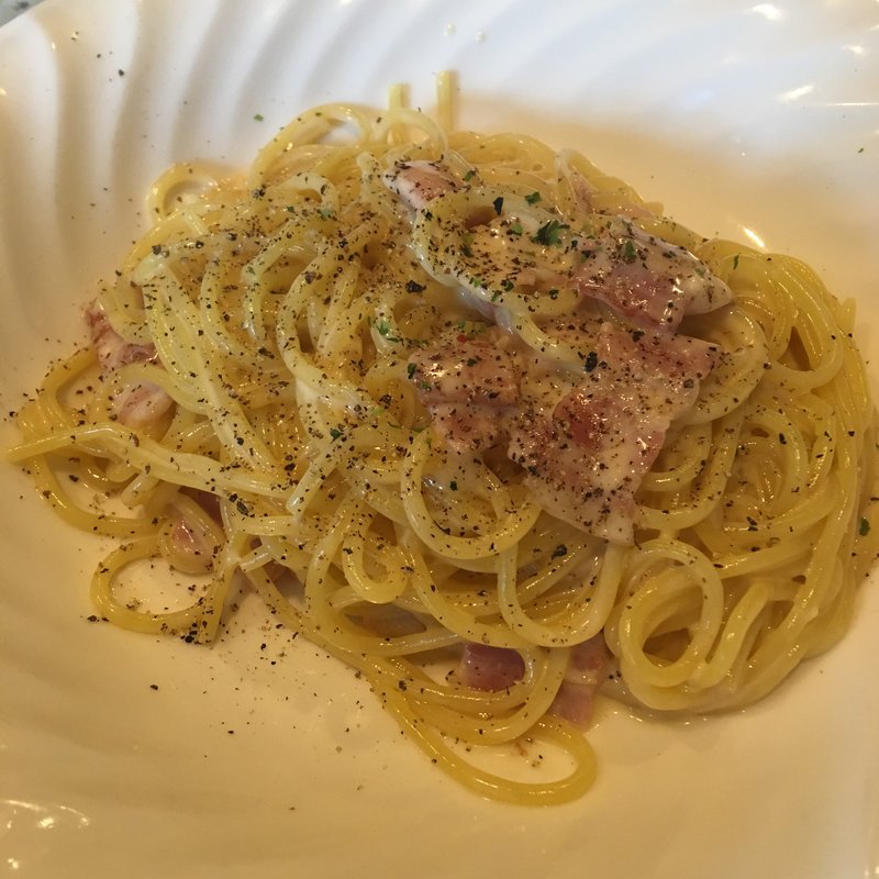 生クリームと卵とチーズとベーコン(オリーブ亭)