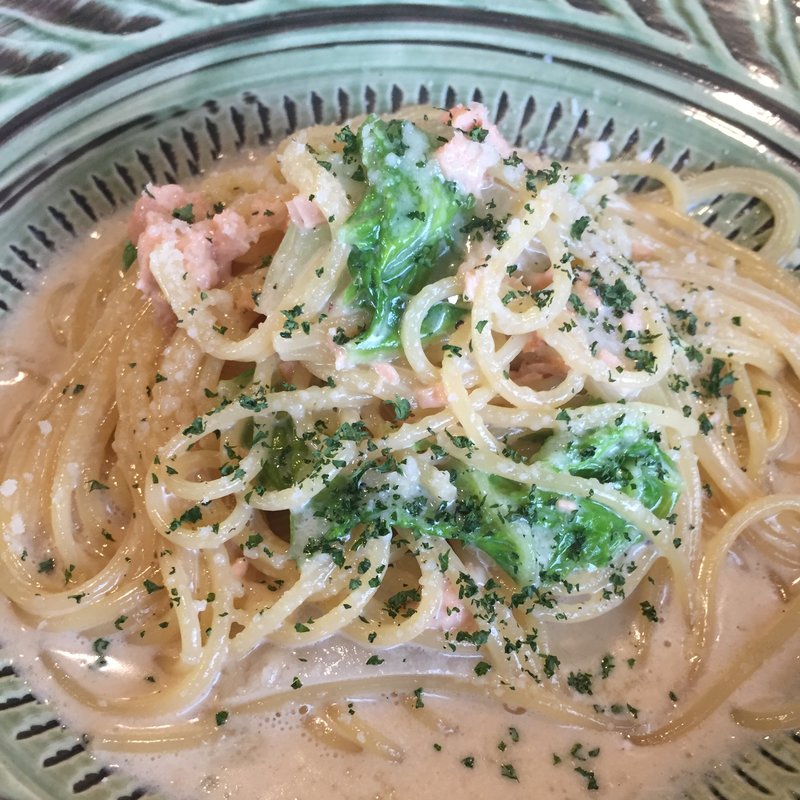 サモーン旬野菜のクリームソース(スミレ・キッチン)