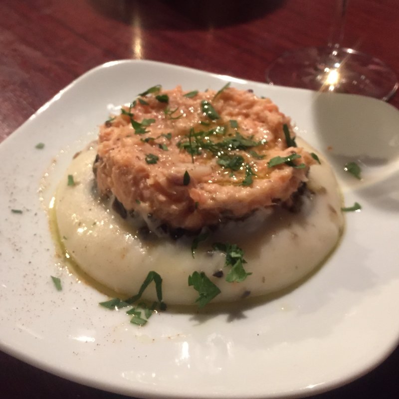 サーモンリエット、アンチョビ、オリーブのポテトサラダ(にこみや 三浦)