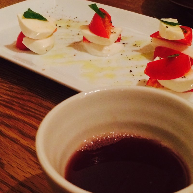 カプレーゼ&ホットワイン(茶日)