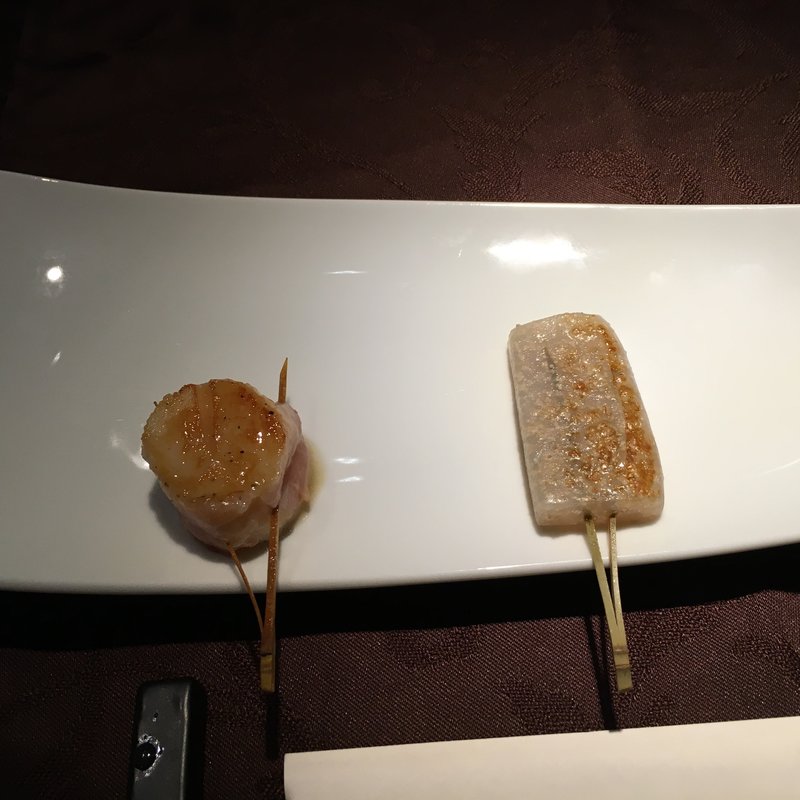 子持ちこんにゃくと帆立にパンチェッタをサンド(道頓堀てっぱんステーキ豊島家)