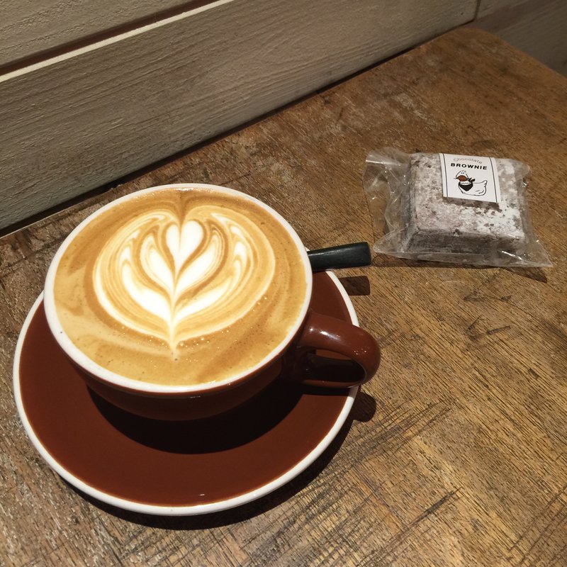 カフェラテ・ブラウニー(オニバスコーヒー奥沢店)