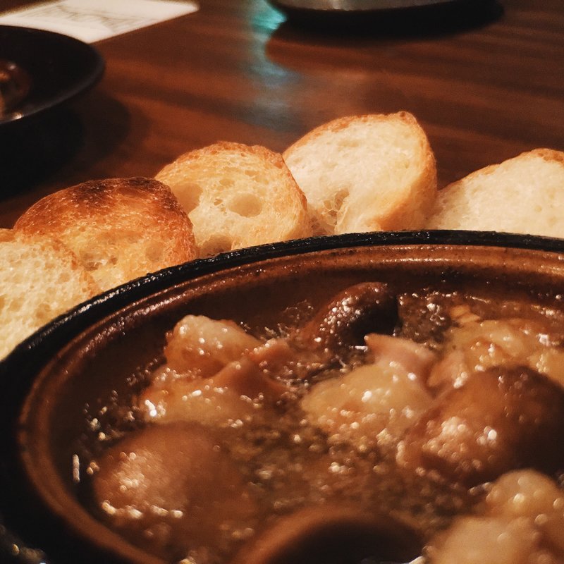 ホルモンアヒージョ(おとしぶた。 )