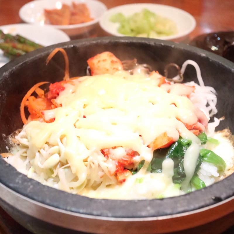 チーズキムチ石焼きビビンバ(オムニ食堂 三軒茶屋店)