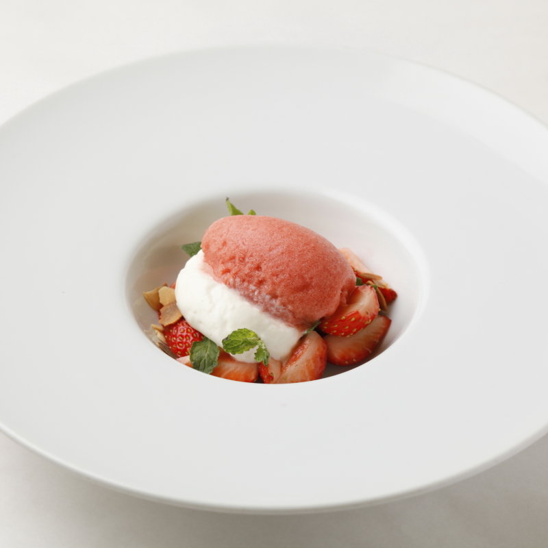 苺のデザート(パタティパタタ)