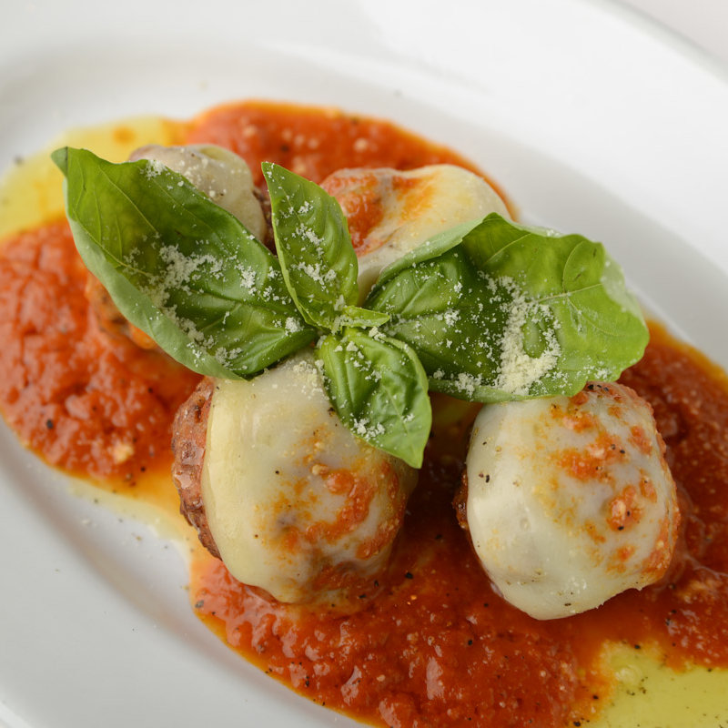 肉団子のトマト煮込み　チーズとともに(イル ルポーネ)