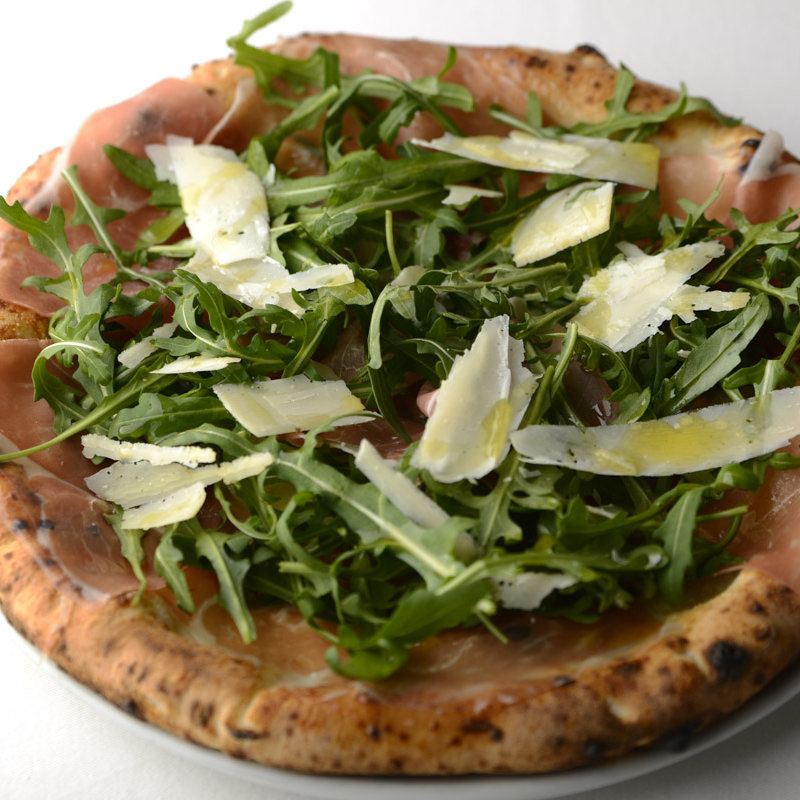 生ハムとルッコラのピザ(イル ルポーネ)