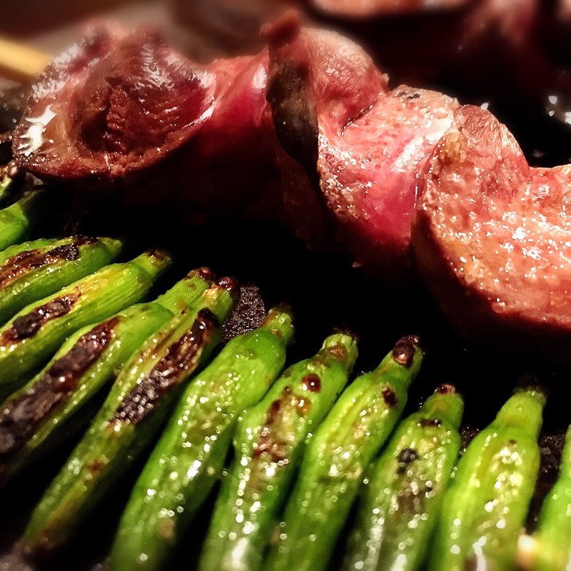 鶏レバーと百合の芽炙り(丸鶏るいすけ ハナレ)