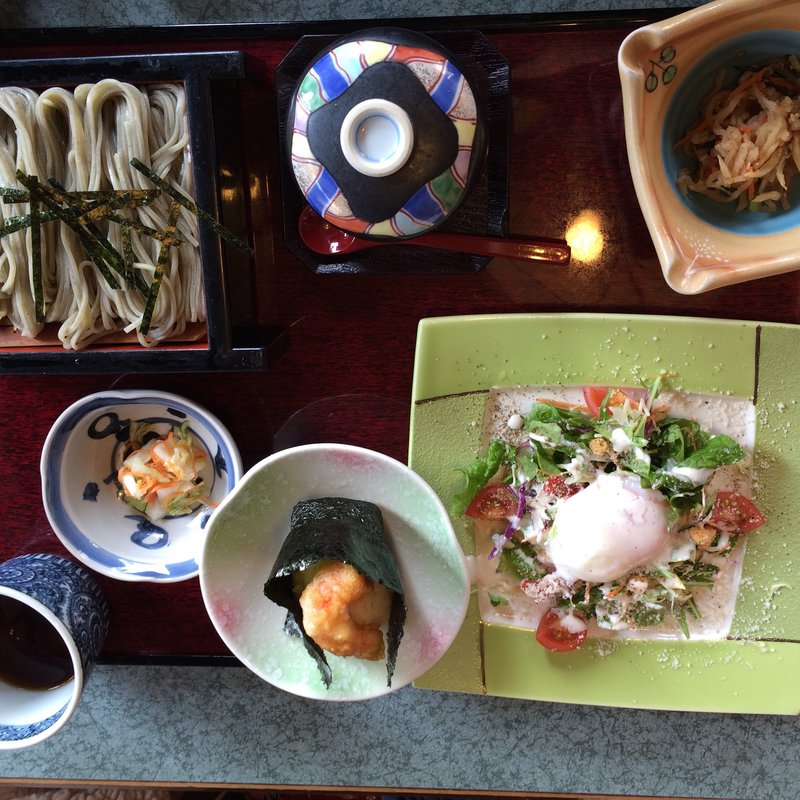 シーザーサラダと天むすとそば(小嶋屋総本店 県央店 )