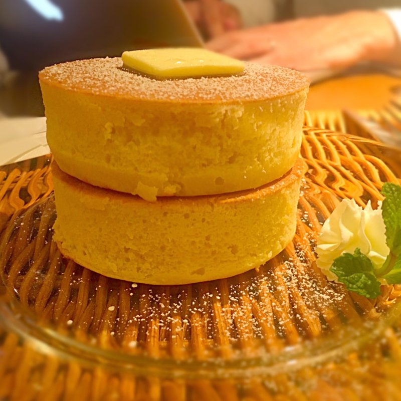 しっとりふわふわ自家製厚焼きホットケーキ(画廊喫茶 神宮苑 神宮前 カフェ&キッチン cafe)