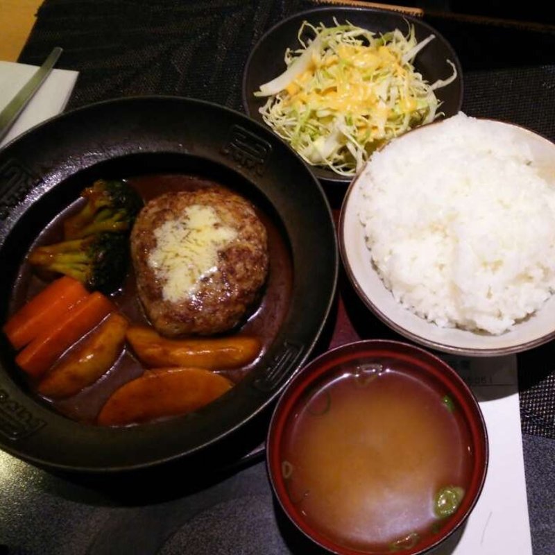 ハンバーグシチュー(ステーキしゃぶしゃぶ パンドラ)