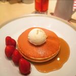 インペリアルパンケーキ いちご添え(パークサイドダイナー Parkside DINER)