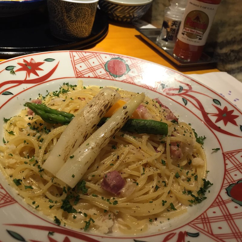 ホワイトアスパラと新玉ねぎのクリームソース白トリュフ風味(洋麺屋五右衛門 大阪NAMBAなんなん店)