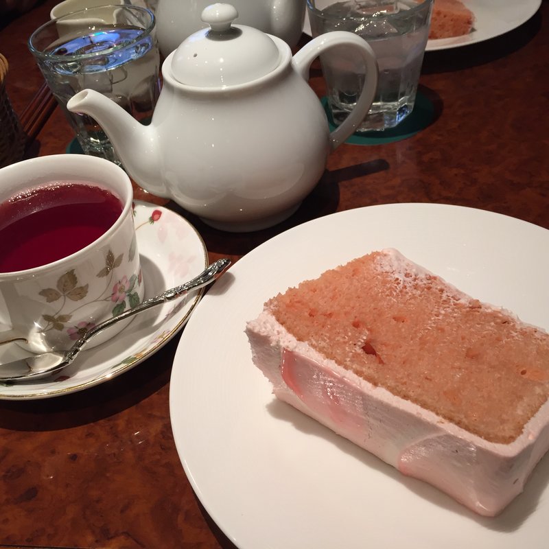 桜のシォンケーキセット(カフェ英國屋 なんば本社／なんばマルイ北通り店)
