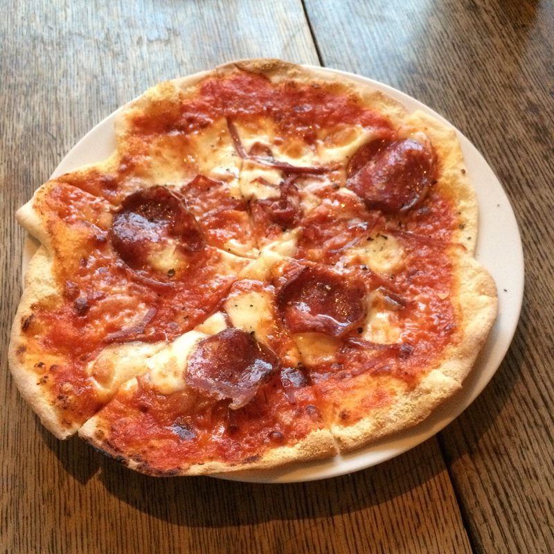 ローマ風ピザ(コッタボス （Kottabos）)