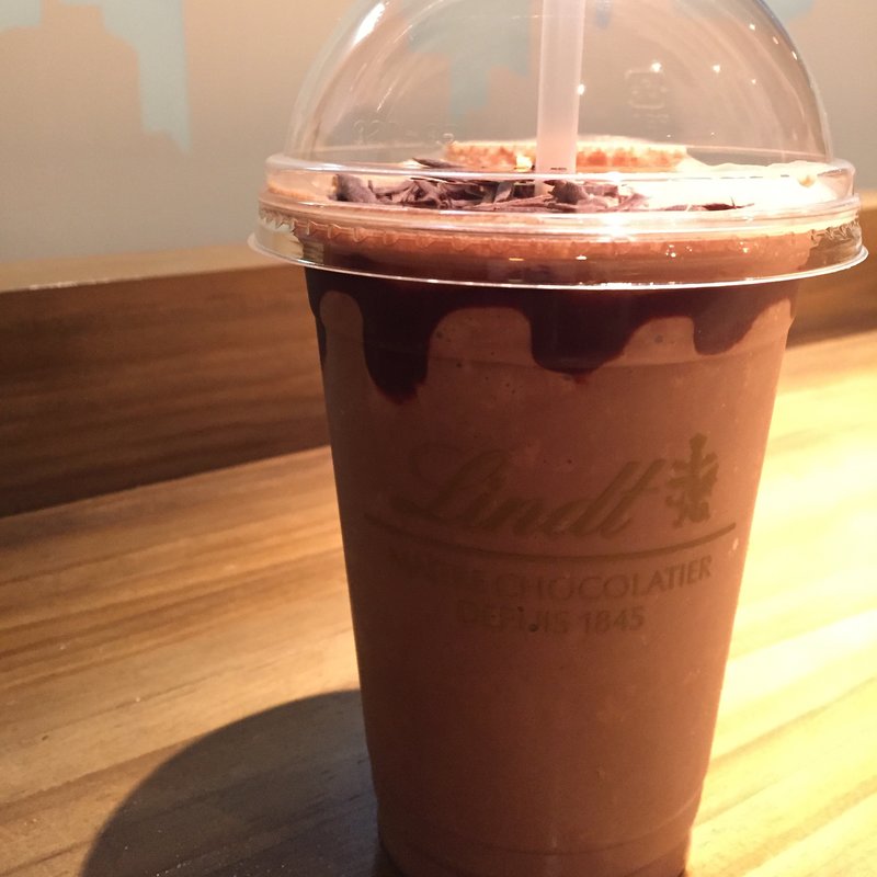 アイスチョコレートドリンク  ダーク M(リンツ ショコラ ブティック＆カフェ 表参道 フラッグシップ)