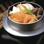 雲丹とアワビの土鍋(日本料理 「源氏」 ヒルトン名古屋 （げんじ）)