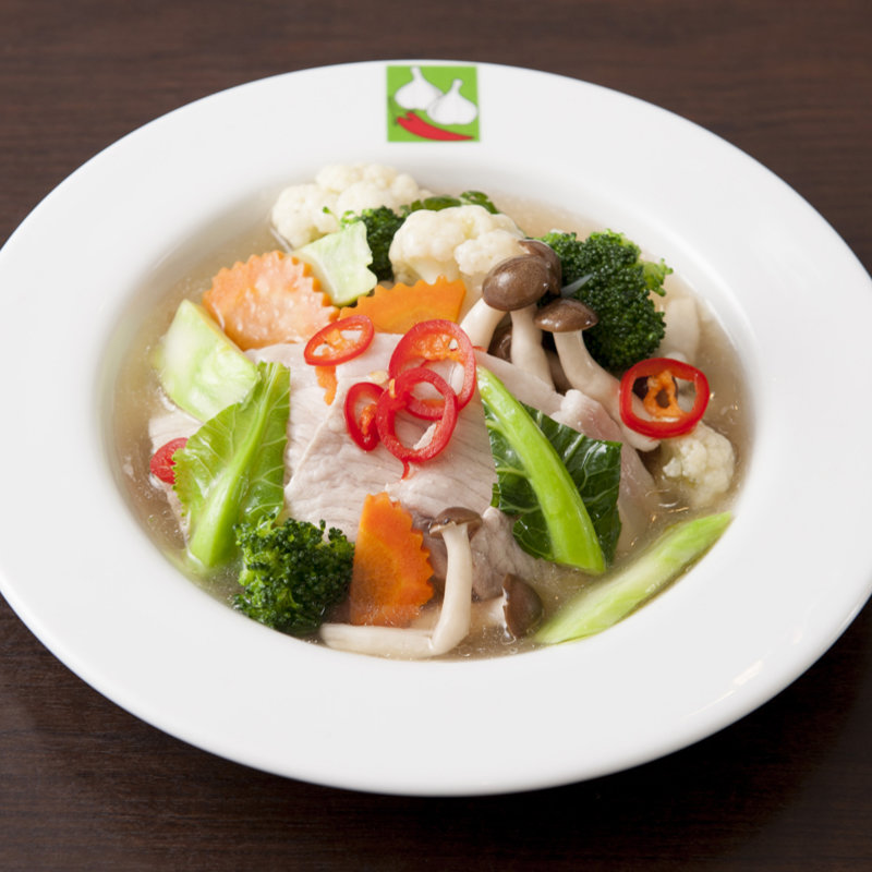 鶏肉と野菜のポワレ(バンコクキッチン 丸の内店 / Flora)