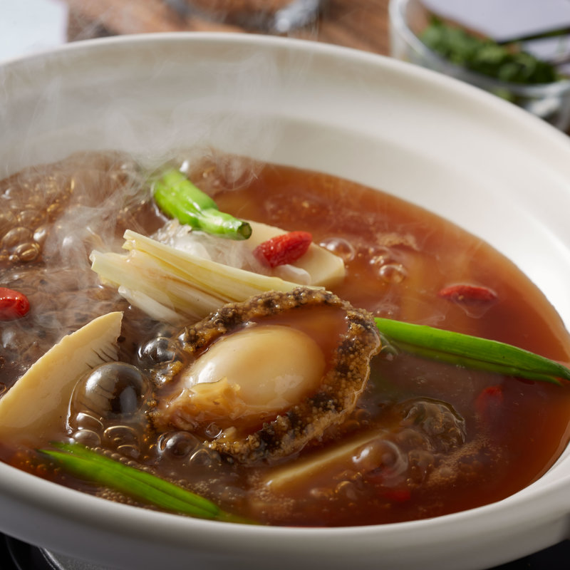 あわびと鮮魚の土鍋(中国料理 「王朝」 ヒルトン名古屋 （オウチョウ）)