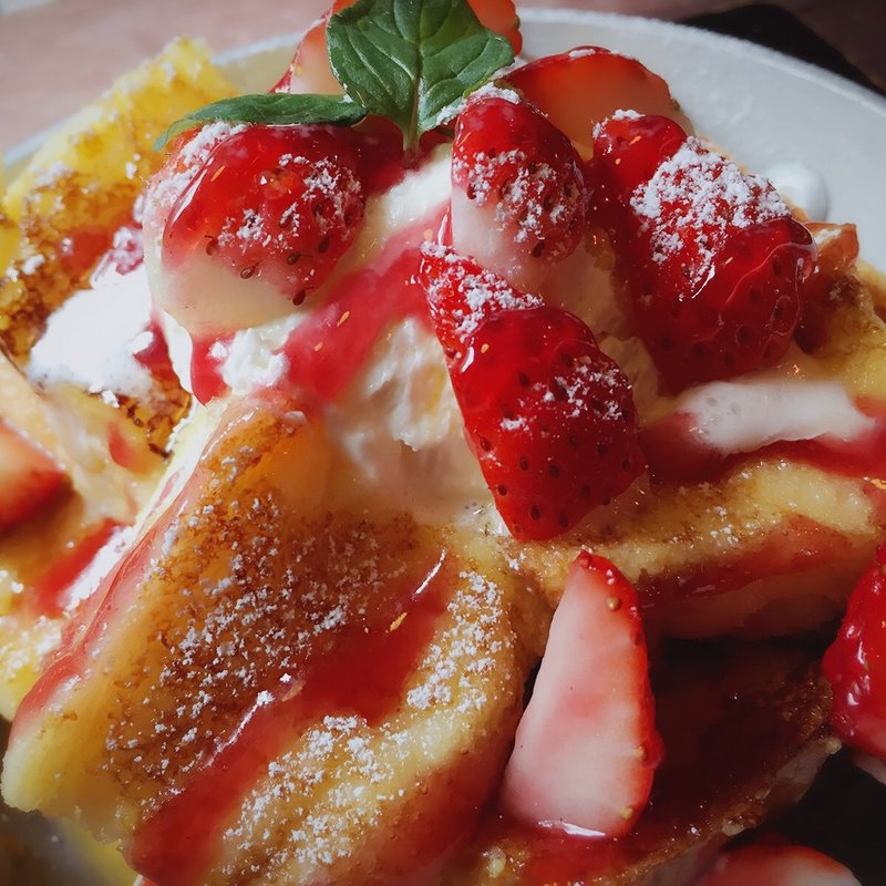 ストロベリースレンチトースト(星乃珈琲店 稲城店)